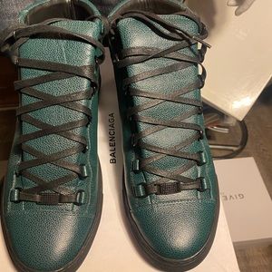 Men balenciaga arenas sneaker size 43.. fits a us 10